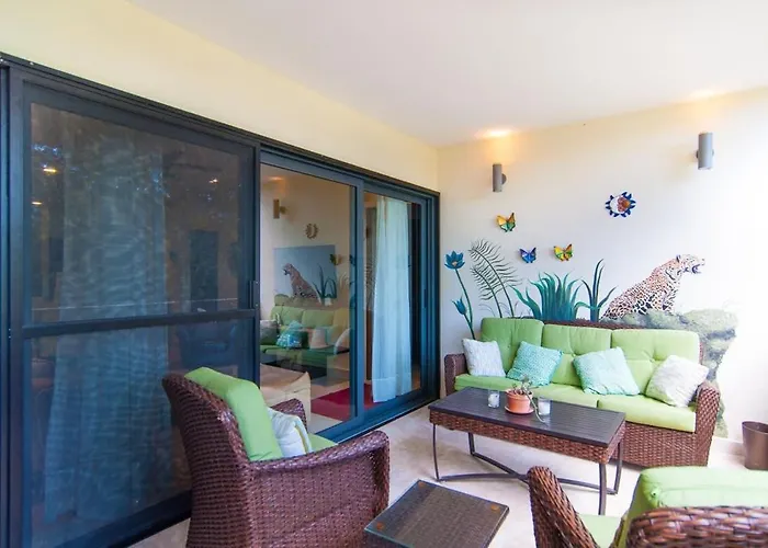 Сasa de vacaciones Happy Vibes Getaway With Stellar Oceanview Roof Pool!