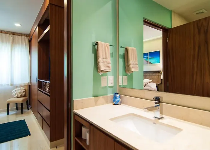 Сasa de vacaciones Happy Vibes Getaway With Stellar Oceanview Roof Pool! *
